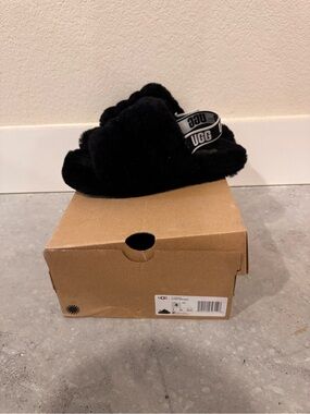 UGG Fluff Yeah Slide Black Sheepskin Logo Slingback Sandals 1098494 Kids 4